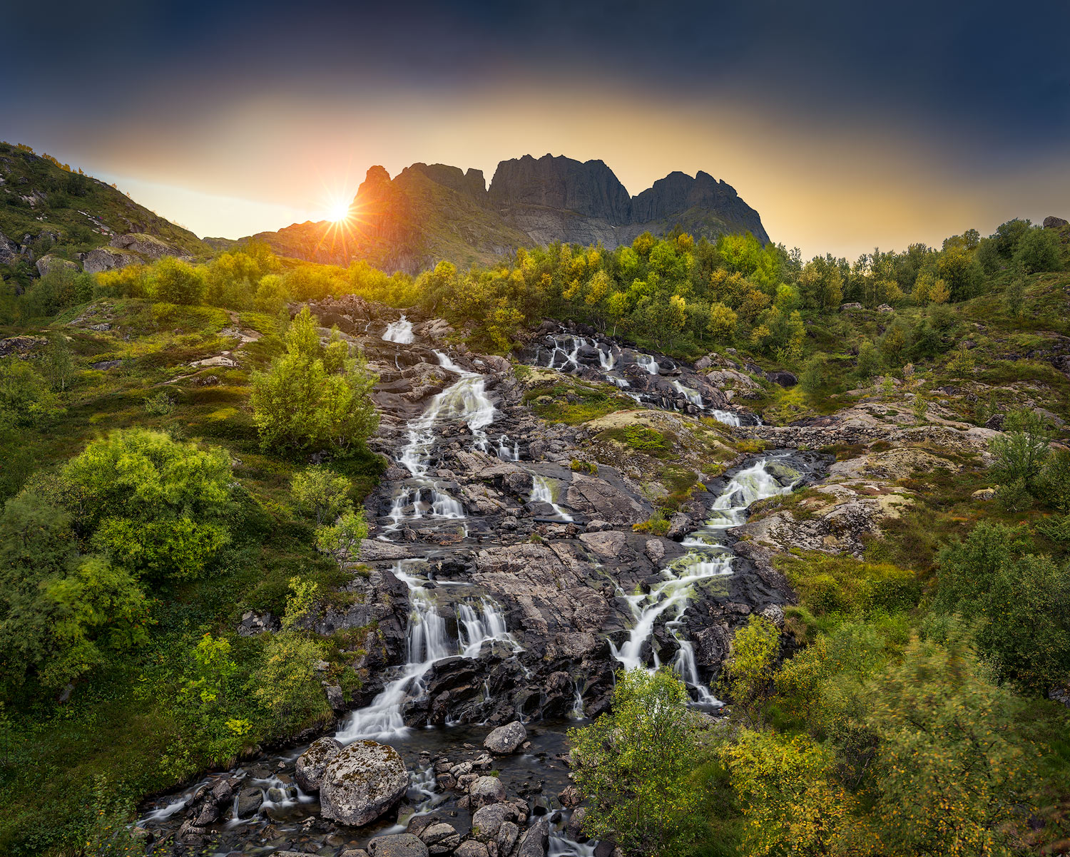 Lever de soleil entre cascades et montag | Aurélien Zint