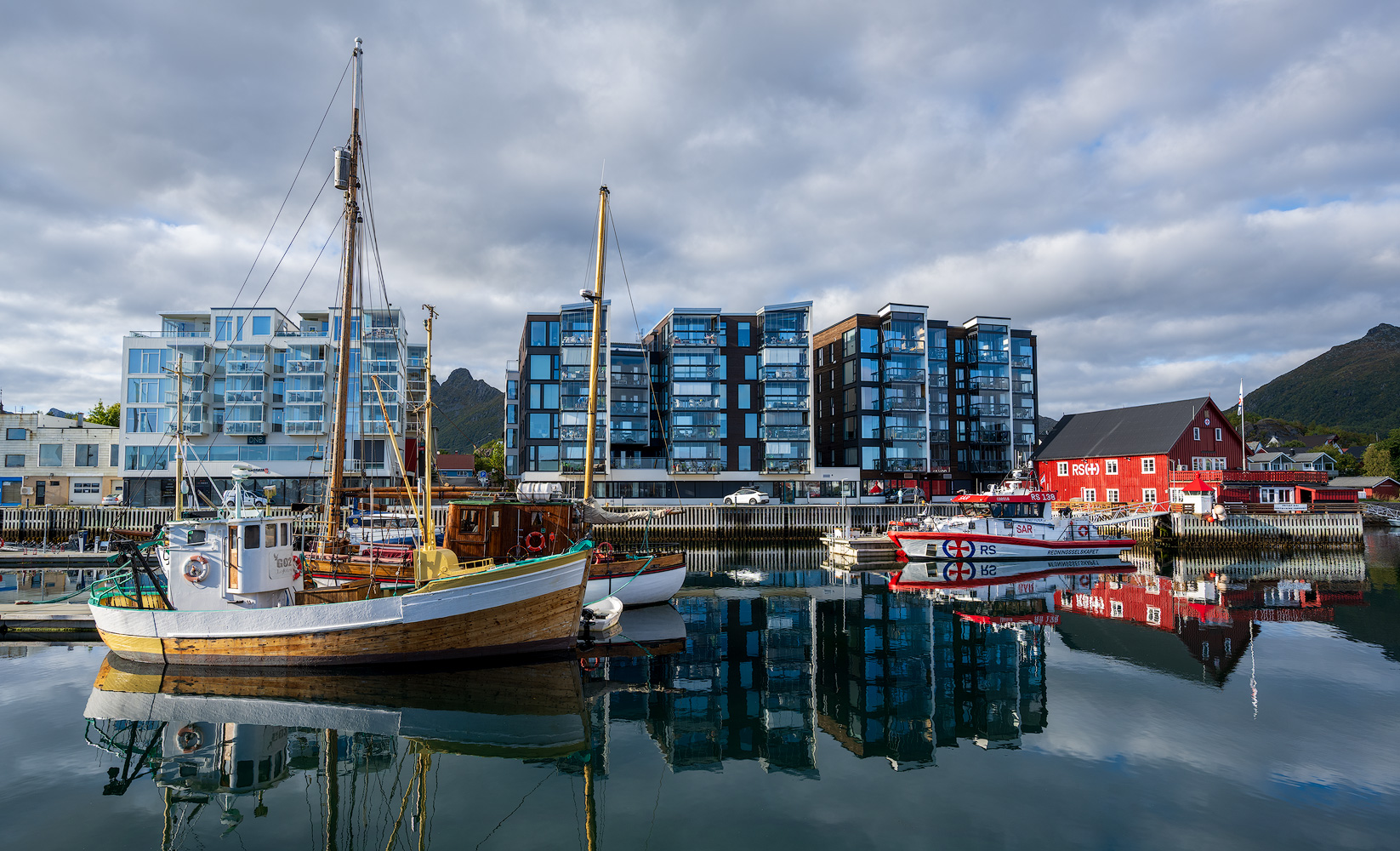 Reflets à Svolvaer | Aurélien Zint